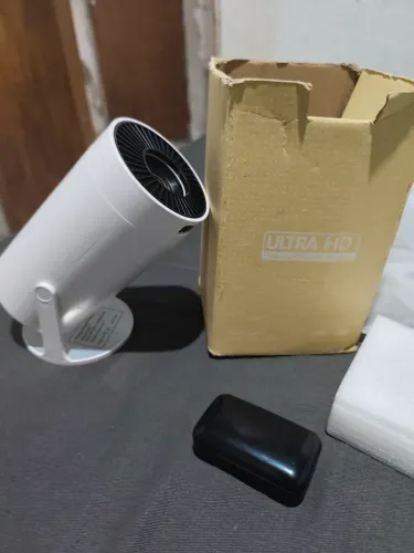 projetor e um fone de ouvido pra vender 