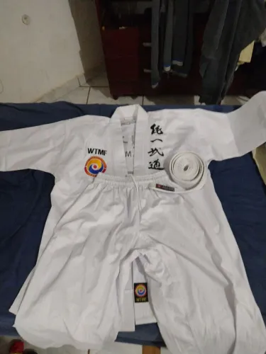 Vendo kimono taekwondo alguém tiver interessado esta novo *14 