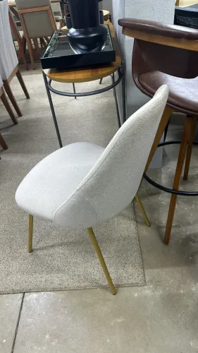 VENDO CADEIRAS (VALOR UNITARIO) TENHO VARIAS CORES