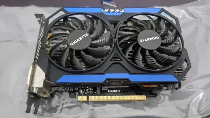 Placa de vídeo GTX 960 2GB Gigabyte WindForce - COM DEFEITO