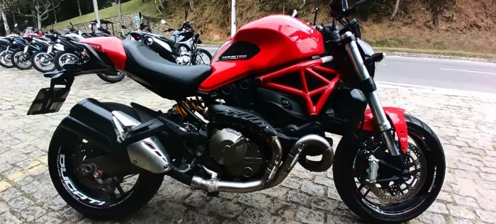 Monster 821 2016 impecável com Desmo service feita