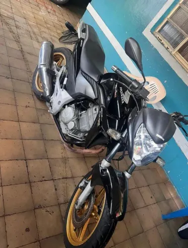 Honda CB300 2015 em Dia quitada