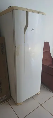 Geladeira com defeito baratinha!