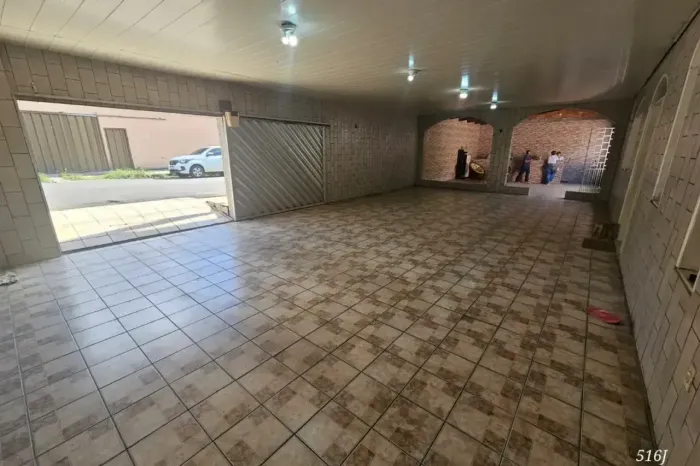 Térrea para venda tem 272 metros quadrados com 4 quartos