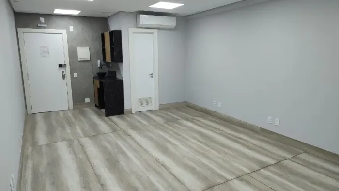 Alugo Sala Comercial pronta para uso no Square Corporate SC 401 - Florianópolis