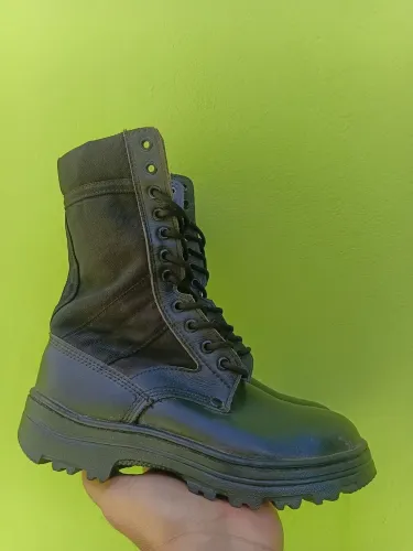 Coturno N36 de couro colado e costurado 