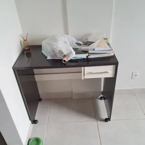 Mesa de estudo pequena