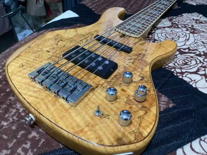 Baixo CORT GB5 Custom
