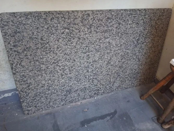 TAMPO DE MESA EM GRANITO