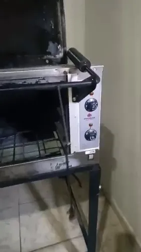 Vende-se forno novo!Para açar pizza, lasanha frango de forno,bem conservado.interresado pv