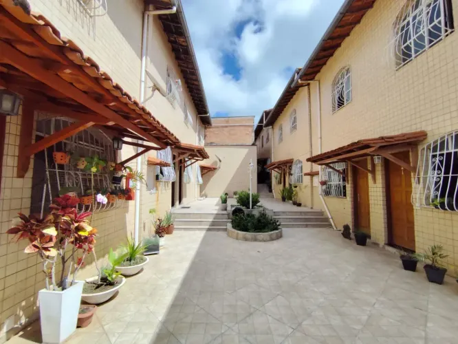 Casa Geminada 02 Quartos.