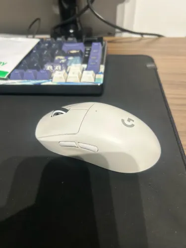 mouse logitech pro x superlight branco.