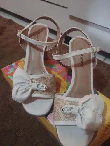 Vendo essa linda sandália 