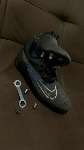 Chuteira Nike Phantom Trava mista