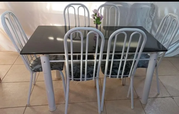 Conjunto de mesa com 6xcadeiras valor 850,00 avista