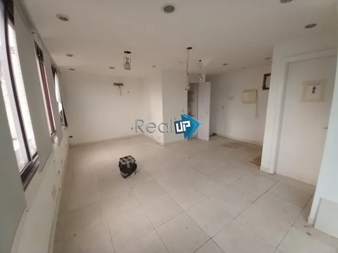 SALA COMERCIAL NA OLEGÁRIO MACIEL -JARDIM OCEÂNICO