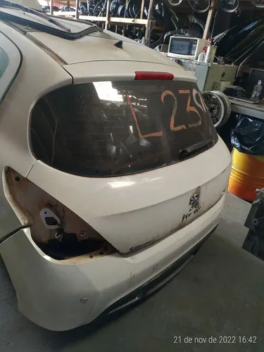 Tapa traseira Peugeot 308 com vidro 