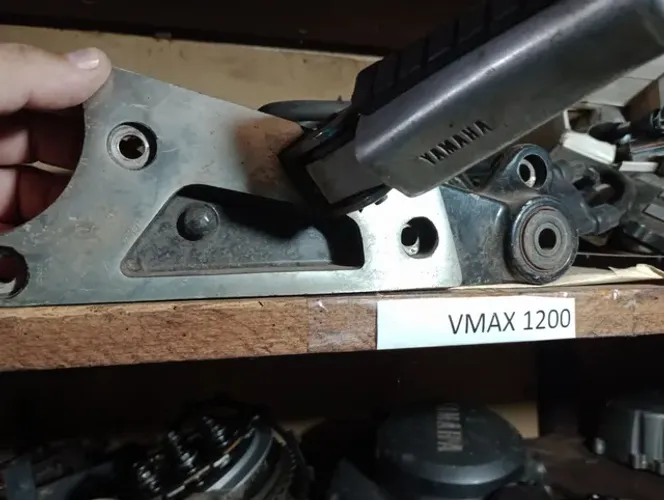 Suporte traseira da moto yamaha vmax 1200