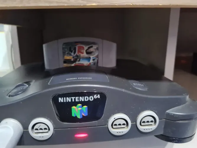 Jogos de N64 e um AV selector " leiam o anúncio antes de mais nada..."