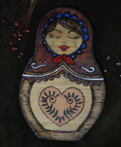 Matrioska eussa Rússia (Peça decorativa de madeira feita à mão por mim mesma em 2019)