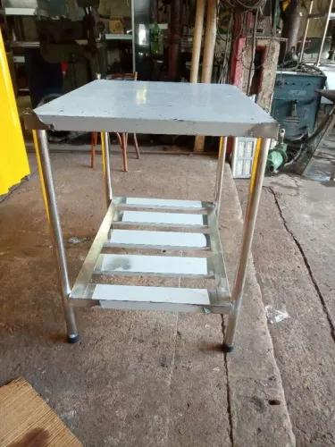 Bancada em aço inox Med. 1,00x0,50x0,90
