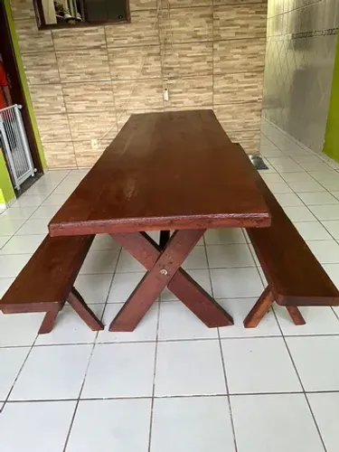 MESA COM BANCOS