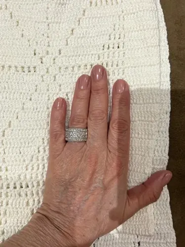 Lindo anel em ródio e zirconia