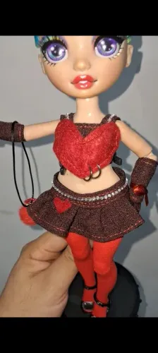 Conjunto de roupa Rainbow High