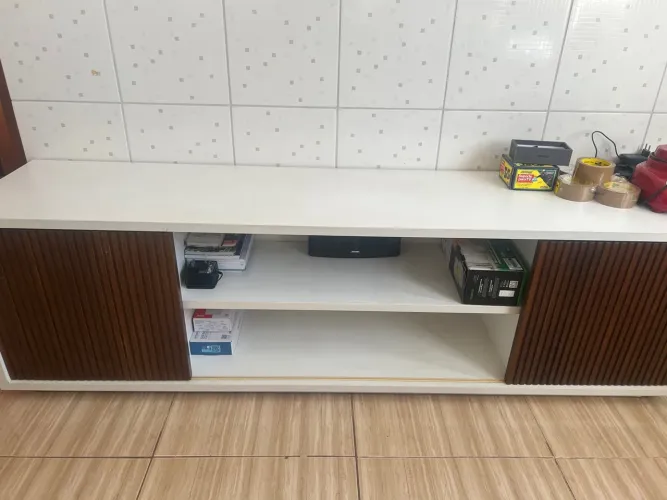 Rack para sala com portas de correr