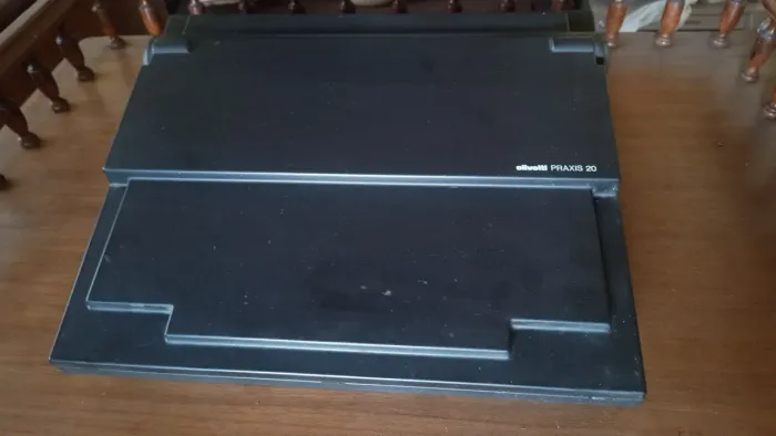 Máquina de escrever portátil olivetti praxis 20 (usada)