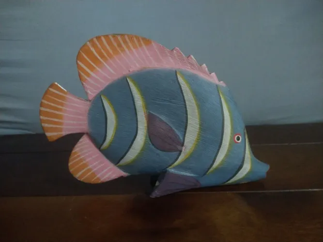 Escultura de peixe (madeira)