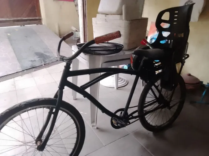 Bicicleta praiana com cadeirinha pra criança