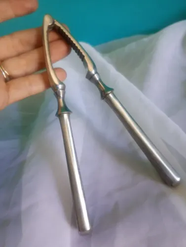 Antigo quebrador de nozes com banho de prata