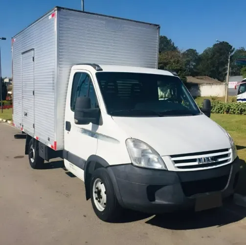 IVECO DAILY 35S14 C/ BAÚ 2011 COMPLETA