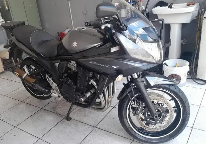Suzuki Bandit 650s KM Baixa Muito nova