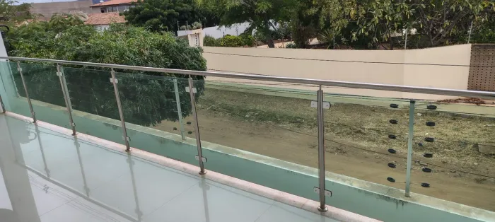 Guarda-corpo de vidro e inox para sacadas/varandas