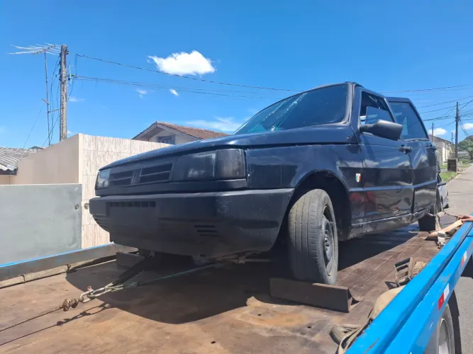 Sucata Fiat Uno para retirada de peças