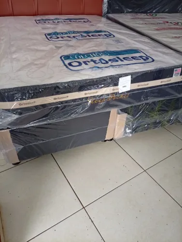 Cama Queen box e colchão 