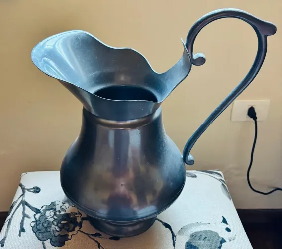 Jarro decorativo vintage em estanho legítimo!