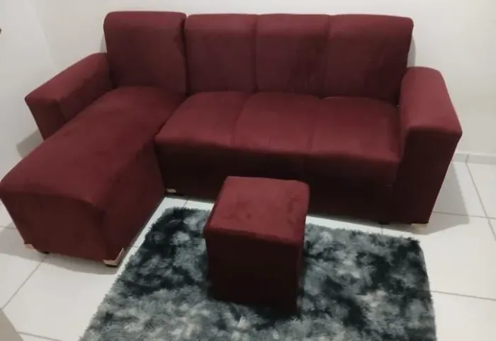 Sofá com cheis 1.85 bordo com puf grátis 