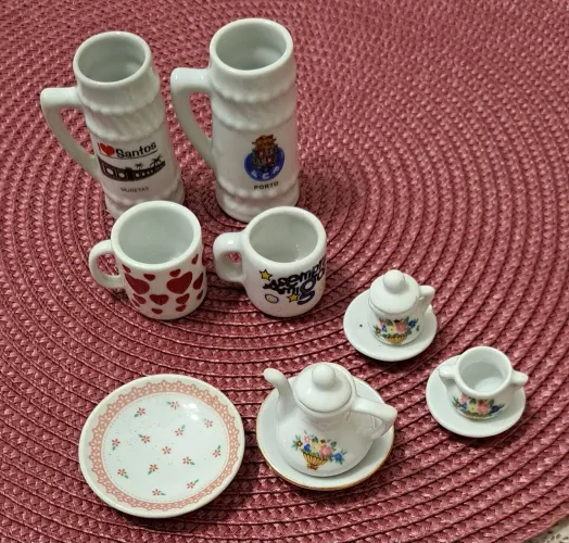Lote de louças miniaturas