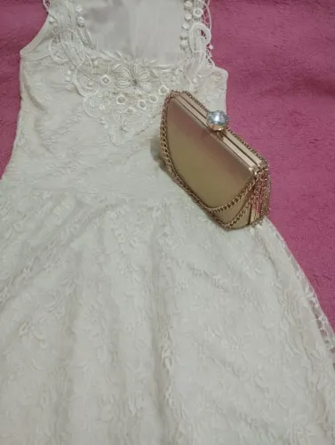 Vestido branco de renda 