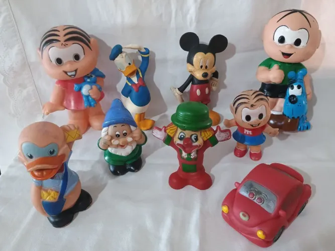 Lote de bonecos Vintage de borracha vários personagens