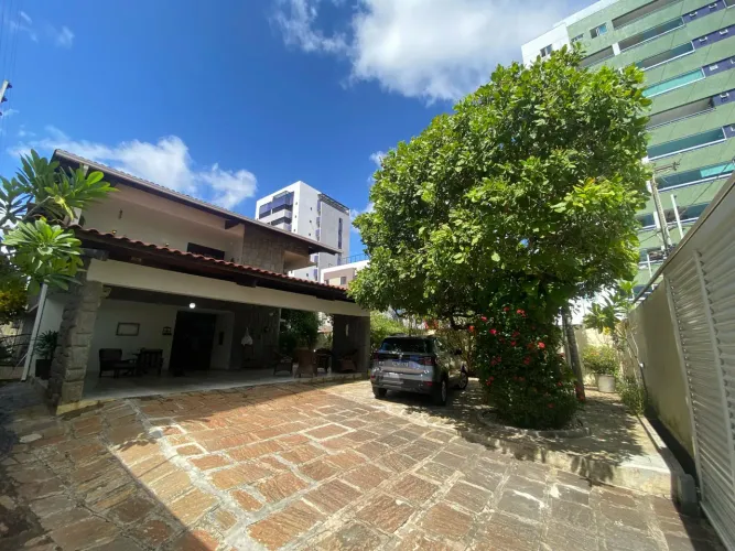 Casa com primeiro andar para venda, na lateral do Parque Paraíba 1