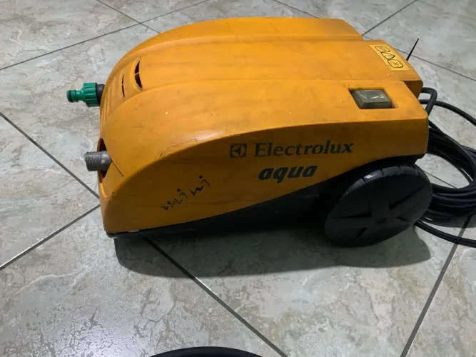 Lavadora de alta pressão Electrolux  Aqua Mini homi