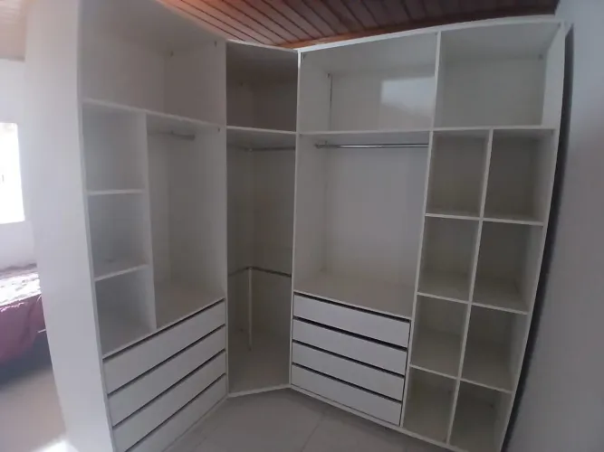 CLOSET EM L GUARDA ROUPAS
