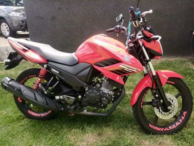 Fazer YS 150 2024/2025 muito nova, excelente oportunidade p/ trabalho, aplicativo, e lazer