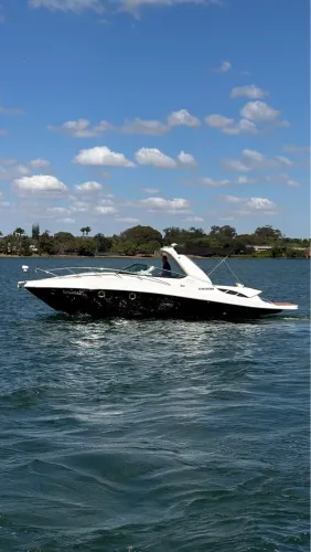 Lancha Ventura 330 Premium com Motor Volvo Pente 8.1 380Hp com apenas 282 horas