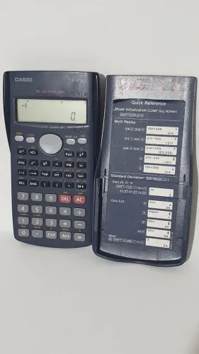 Calculadora científica marca casio fx-82MS funcionando