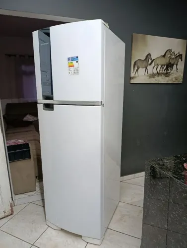 Geladeira semi nova 400 litros